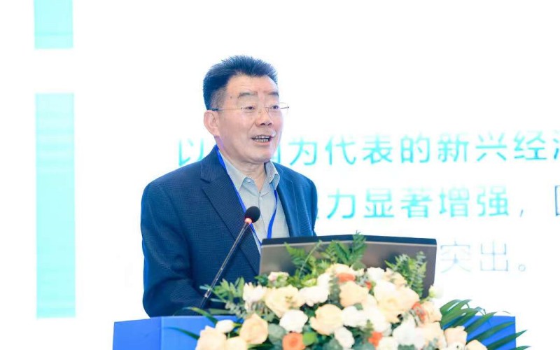 明庆忠教授应邀参加“世界级旅游目的地（城市）发展学术论坛”并作主题报告